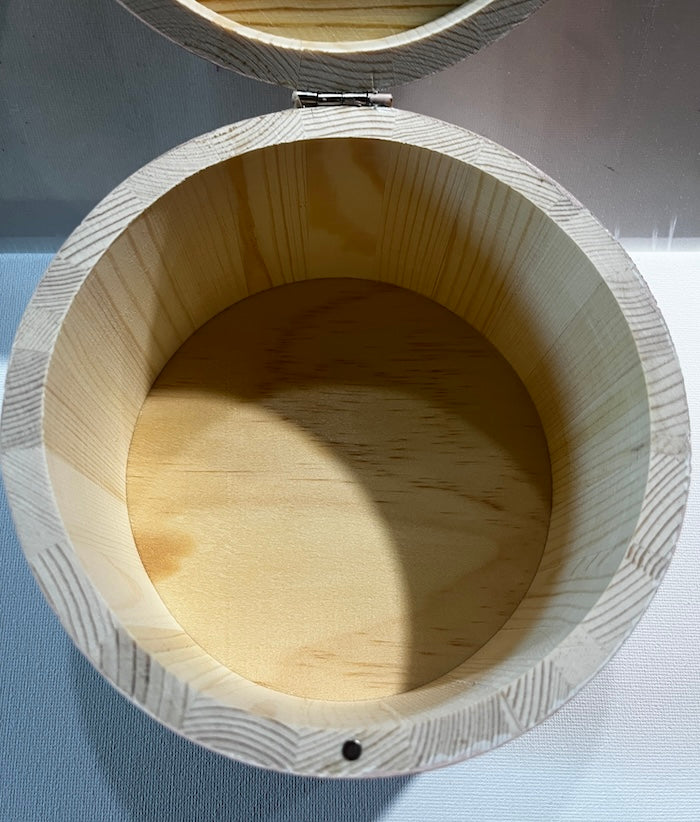 A beautiful pink round hand painted gift box