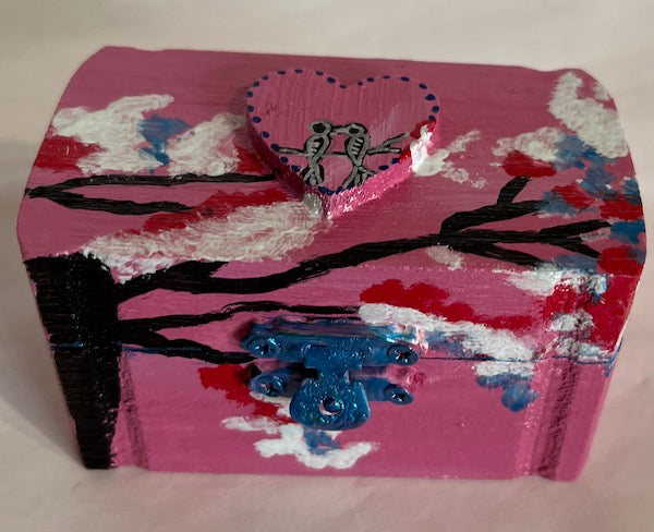 A heart top box with a heart top