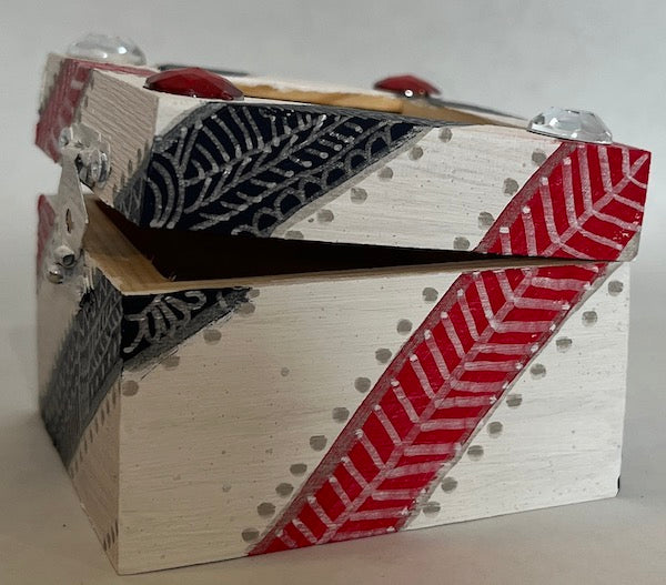 A snowman top white pattern gift box
