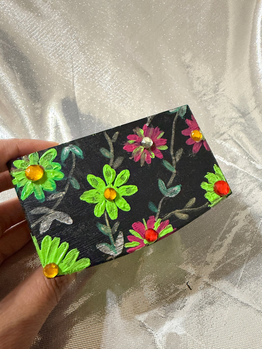 DIY a hand painted gift box with me