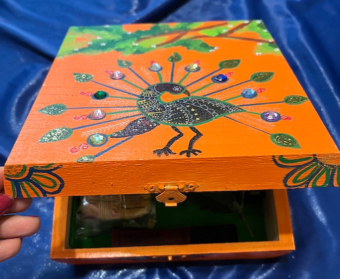 Hand-Painted Boxes: A Unique and Personalized Gift Idea!