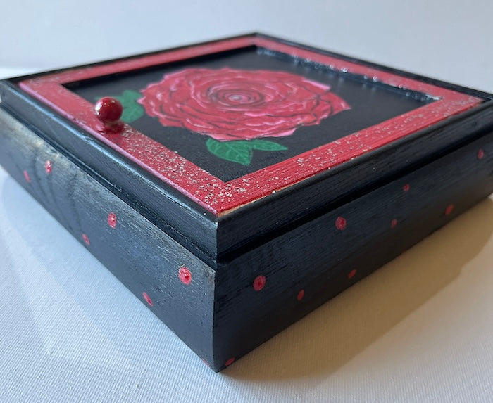 black and red jewelryu box