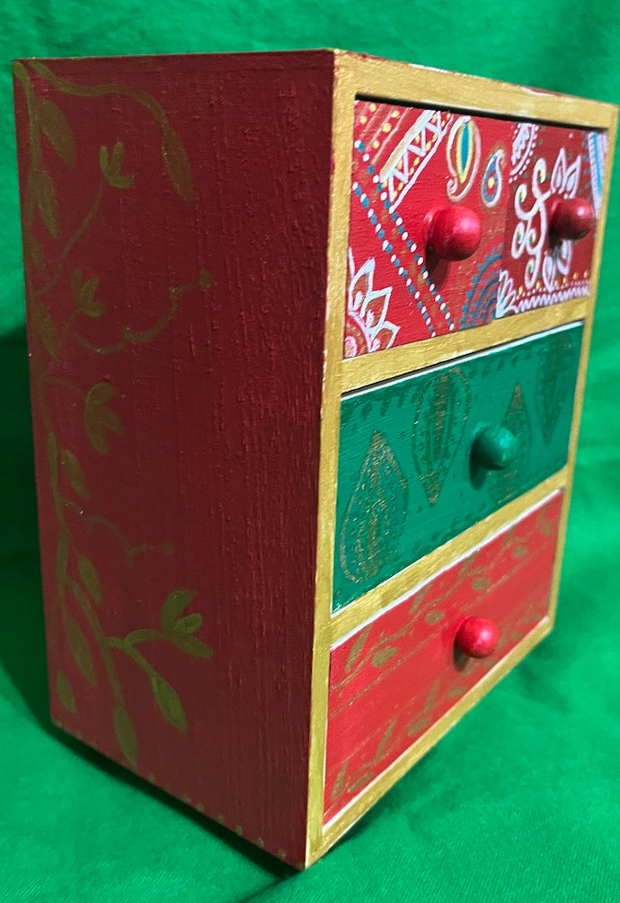 A red & green table top organiser
