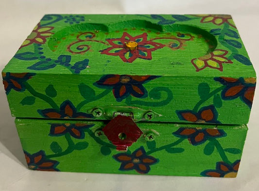 A floral green gem top gift box
