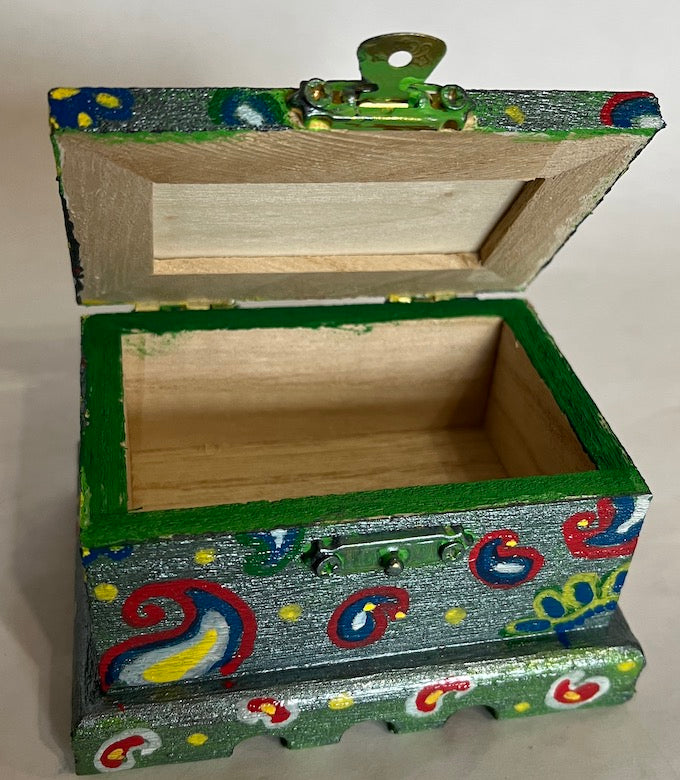 A wooden gift box with lid