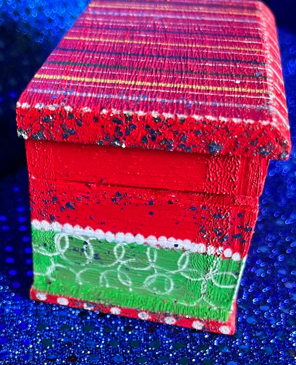 Side view of red and green box