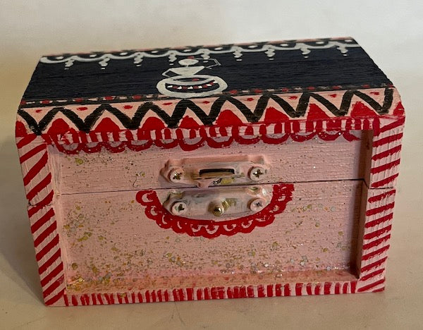 A pink and black hand painted small Warli box with lid