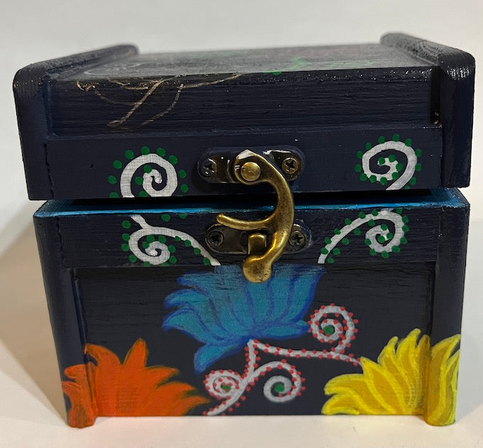 A lotus hand painted gift box