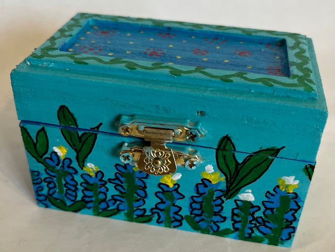 A small wooden blue bonnet box