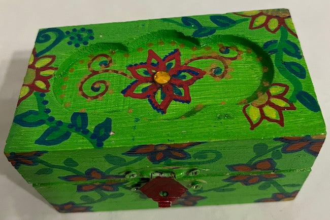 A floral gem top green small box