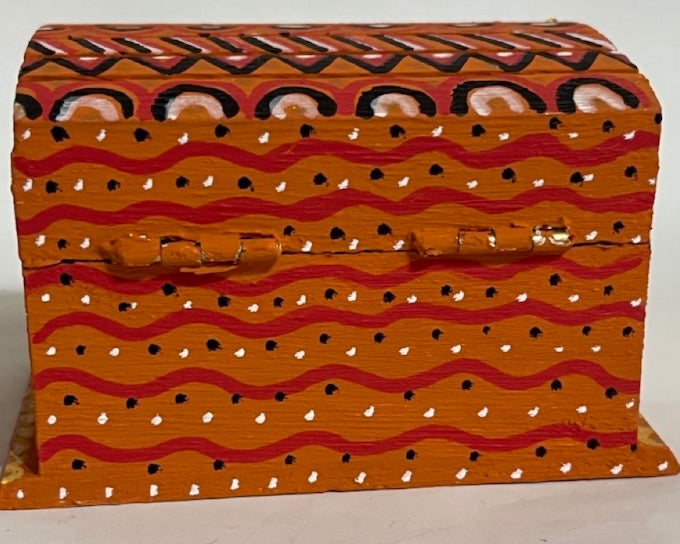 A hand painted pattern mini box