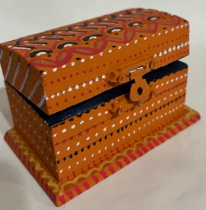 A hand painted pattern mini box