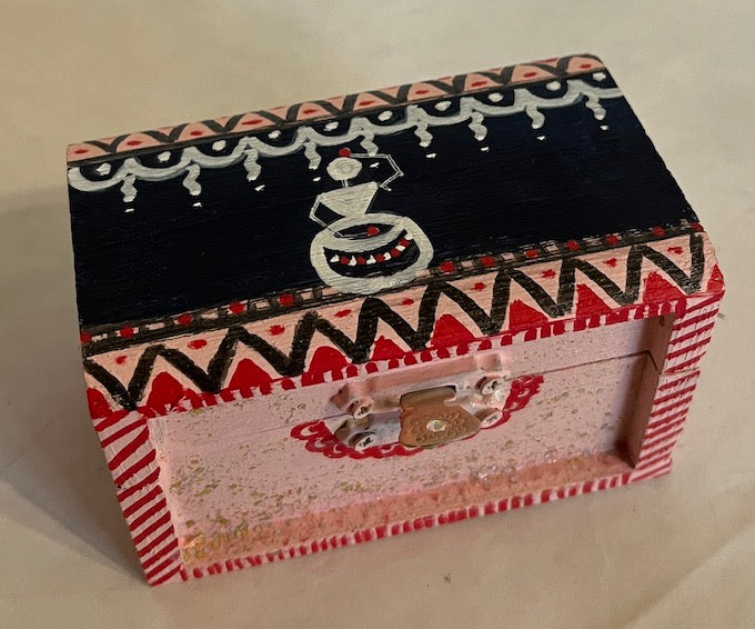 A hand painted Warli small box pink and black color.