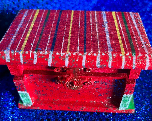A shimmer shine red box