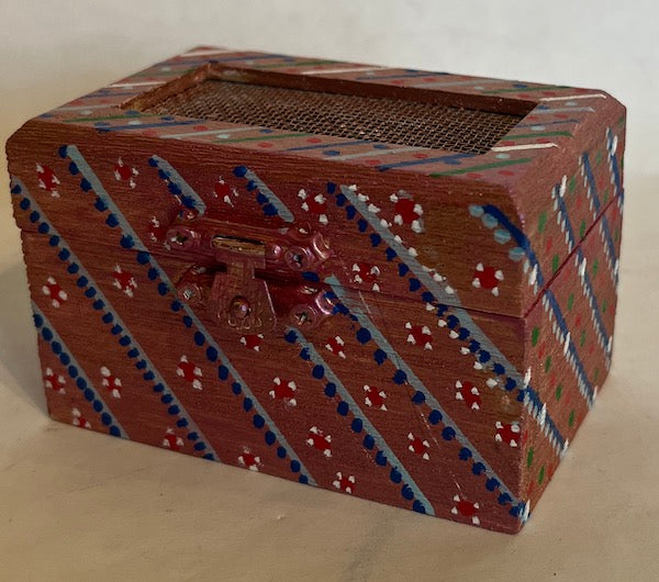 A min hand painted pattern gift box