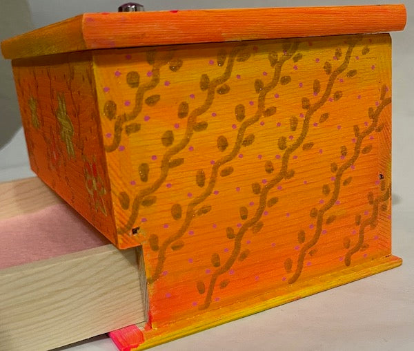 A golden vine side of a jewelry box