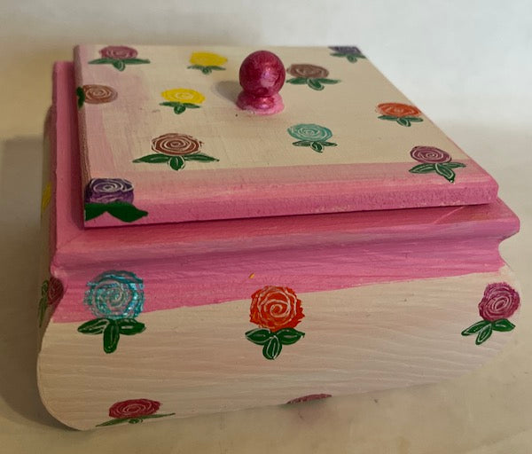 A beautiful shaded pretty rose art white and pink gift box